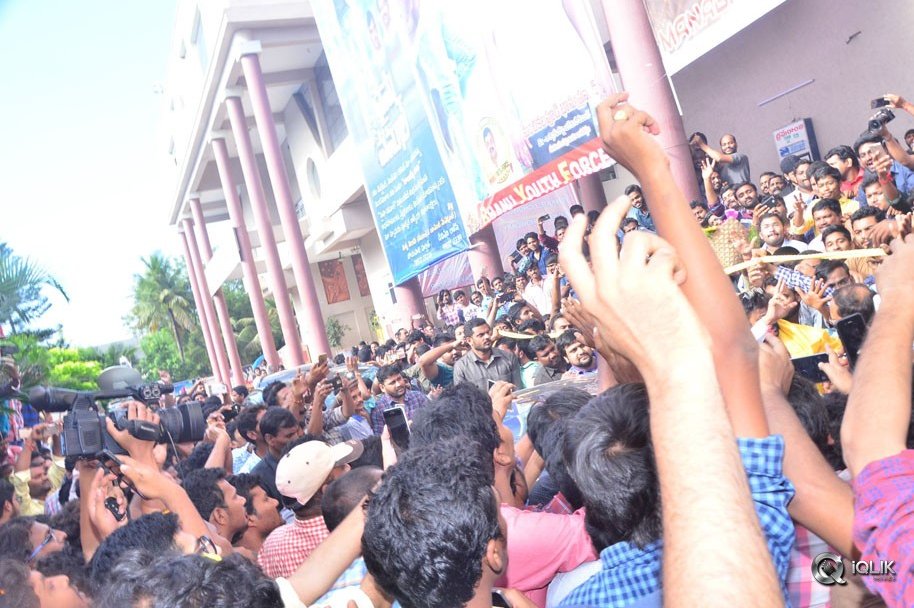 Balakrishna-Watches-Paisa-Vasool-Movie-at-Bramaramba-Theatre